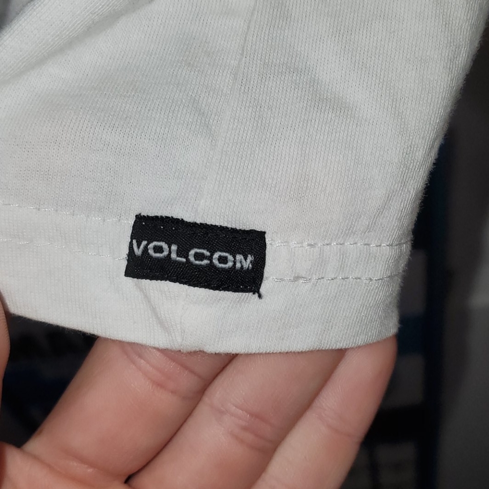 Volcom tee NWOT - Picture 4 of 4
